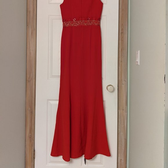 Elegant Scalloped Red Dress - Picture 9 of 12